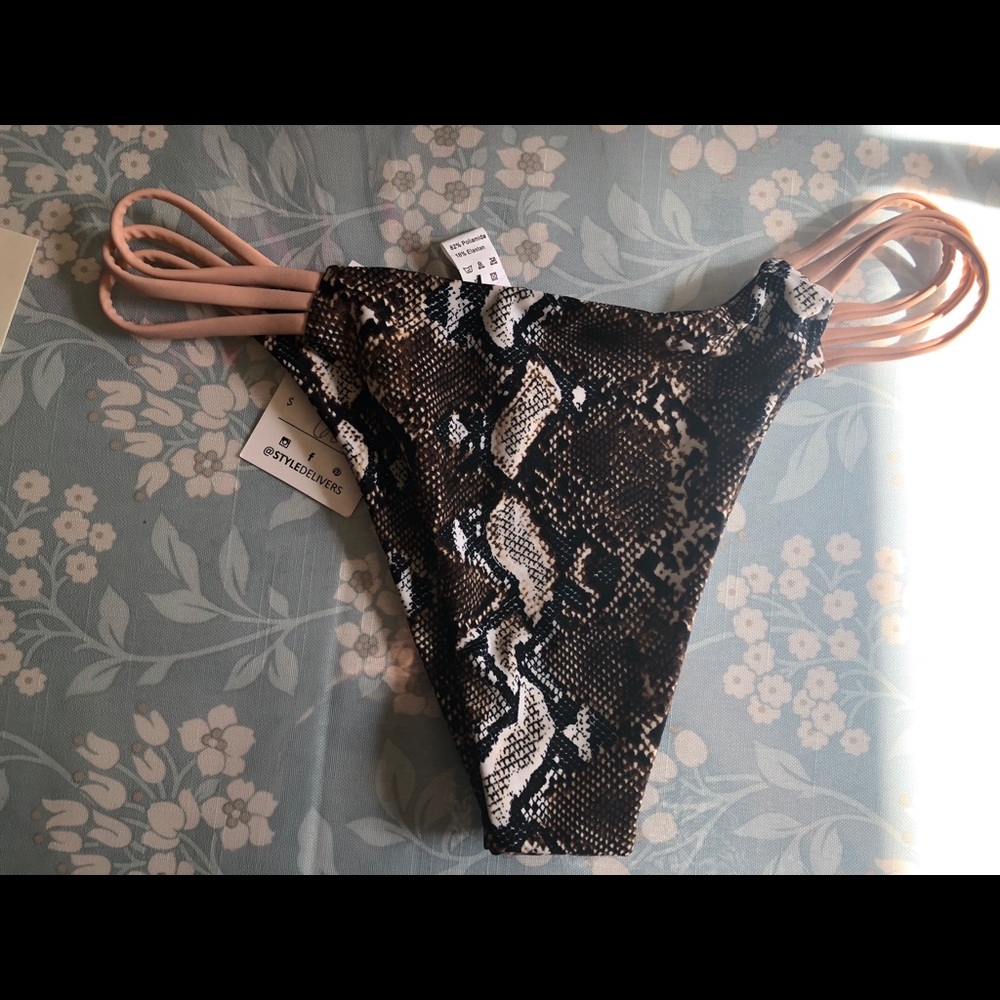 Yira snake print bikini